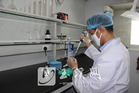 苗林通过检验鉴定工作，为侦查破案提供线索和证据。