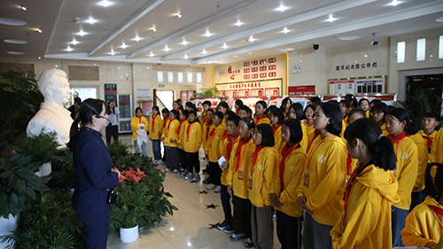 60名乡村青少年走进玉溪市聂耳纪念馆.jpg