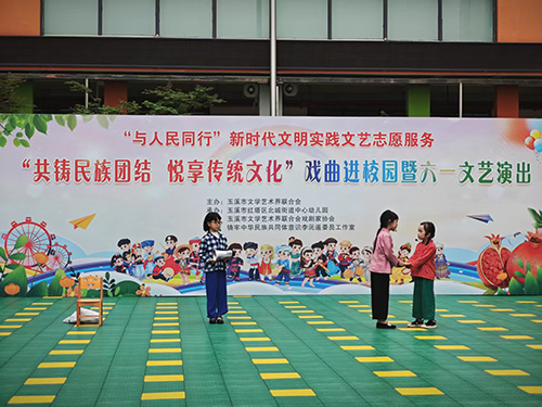 戏曲名家进校园弘扬优秀传统文化.jpg
