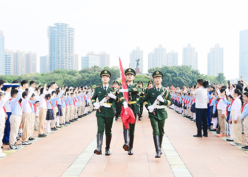 声声号角指引我们前进！前进！前进！进！