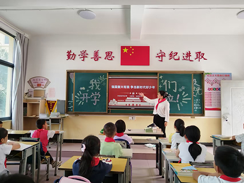 玉溪中小学：开学第一课 扬帆启新程2.jpg