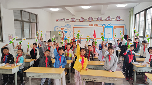 玉溪中小学：开学第一课 扬帆启新程5.jpg