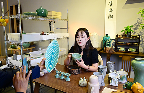 直播带货助古陶“出圈”.jpg