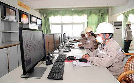 元江县永发水泥产在强化疫情防控，抓好生产。 记者 曾永洪.jpg