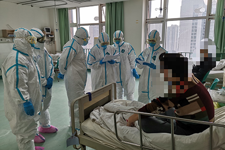 1583404922280061572.jpg 每天对患者进行早查房.jpg