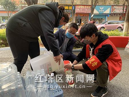 红塔区大学生志愿者助力疫情防控工作