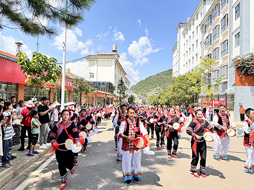 彝歌动人 火光熠熠1.jpg