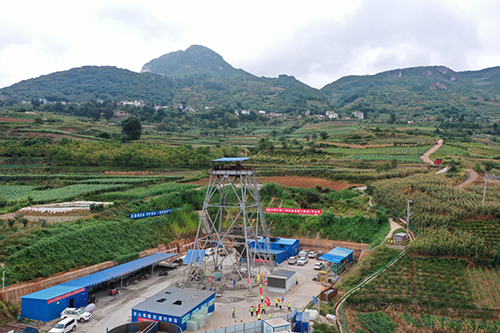 弥玉高速公路登楼山隧道竖井顺利贯通.jpg 弥玉高速公路登楼山隧道竖井顺利贯通.jpg