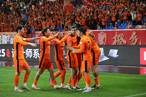 雨中激战热情不减 “高原主场”圆满收官.jpg 雨中激战热情不减 “高原主场”圆满收官.jpg