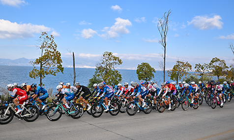 2025中国公路自行车职业联赛暨“环云南”公路自行车赛玉溪站激情开赛