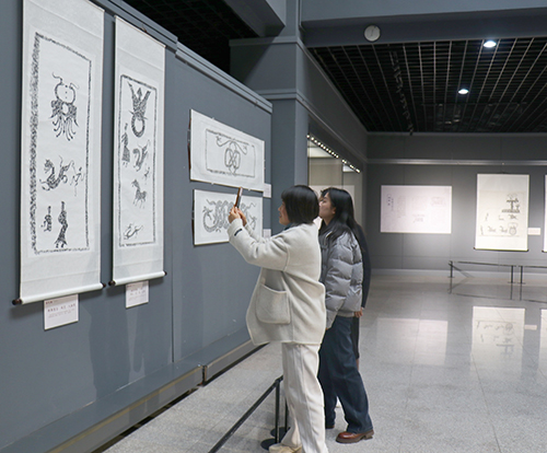 淮北市汉画像石拓片亮相玉溪.jpg 淮北市汉画像石拓片亮相玉溪.jpg