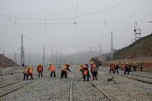 大化产业园区铁路专用线建设正酣.jpg