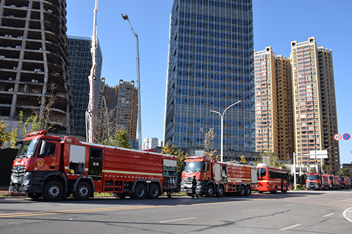 玉溪消防开展高层建筑火灾扑救演练.jpg 玉溪消防开展高层建筑火灾扑救演练.jpg