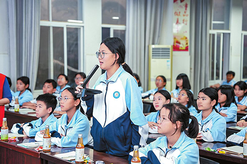 诗歌浸润成长路思政照亮少年心.jpg 诗歌浸润成长路思政照亮少年心.jpg