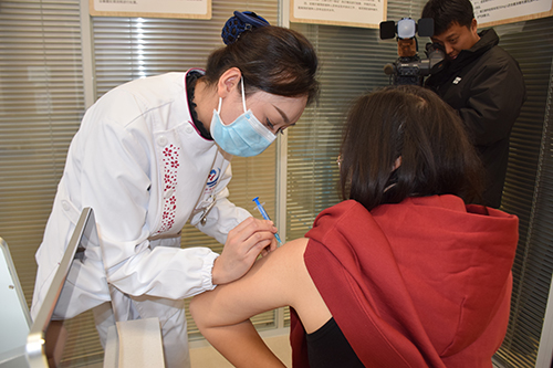 国产九价HPV疫苗玉溪首针接种启动.jpg