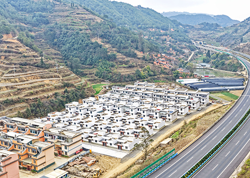 易门：群众喜迁新居 开启幸福生活