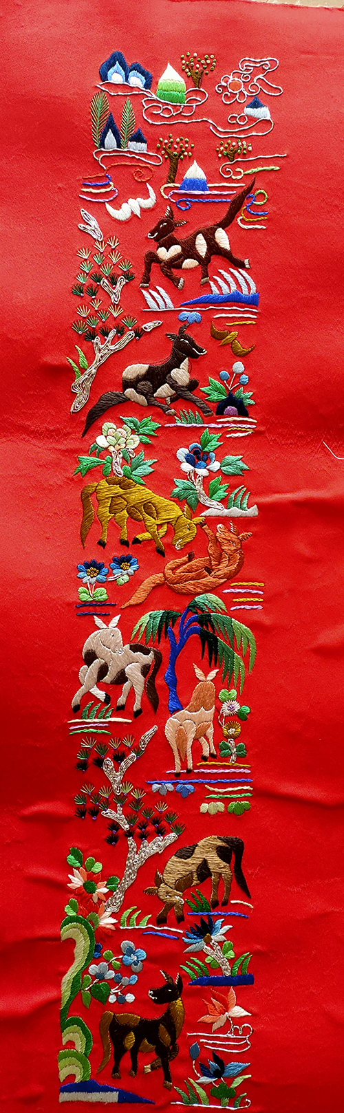 针藏万物 线绣彝乡1.jpg