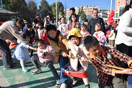 游园迎新春 年味满家园.jpg