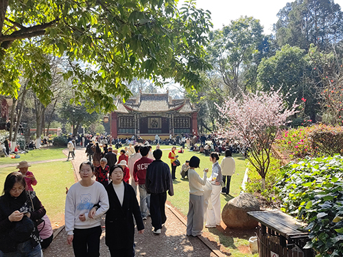 欢歌笑语庆佳节 幸福满溢玉溪城.jpg