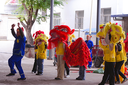 冬令营里“舞”非遗 传承文化添自信.jpg