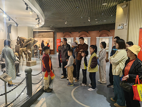 聂耳纪念馆里来了一群“小小讲解员”.jpg 聂耳纪念馆里来了一群“小小讲解员”.jpg