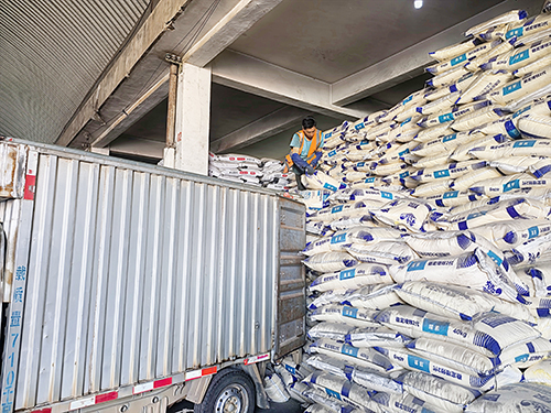 农资保障到位 不误春耕备耕.jpg