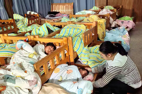 山路虽远 爱有归途.jpg