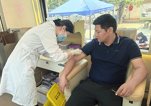 无偿献血 传递爱心.jpg