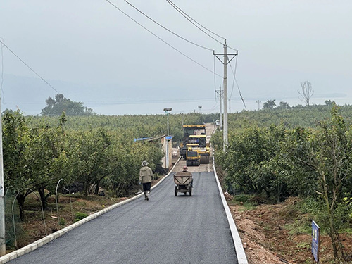 江城镇：梨园道路焕新貌 旅居配套项目助推文旅游升级.jpg