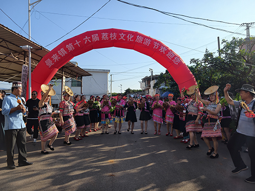 曼来镇举办荔枝文化旅游节.jpg