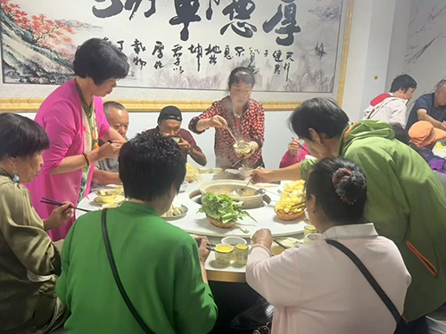 易门：野生菌餐饮市场迎来消费热潮.jpg