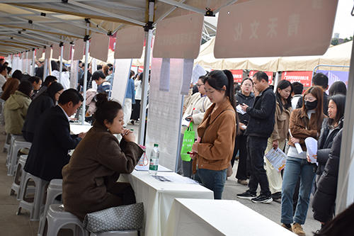 织密民生“保障网” 托起群众“幸福梦”1.jpg 织密民生“保障网” 托起群众“幸福梦”1.jpg