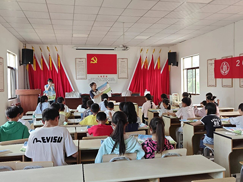 “温暖玉溪·益路童行”关爱活动走进华宁1.jpg