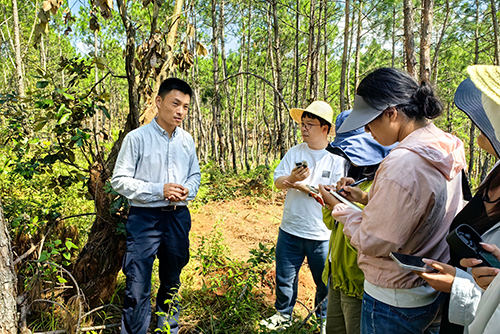 重走“象往”之路实地感受玉溪生态文明建设成效.jpg