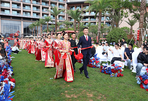 “爱在抚仙湖”集体婚礼暨“我们的节日·七夕”新时代文明实践活动举行.jpg