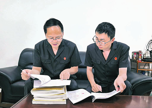 法槌起落 守护正义.jpg