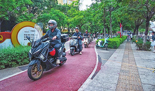 “警校家”联动护航上学路.jpg