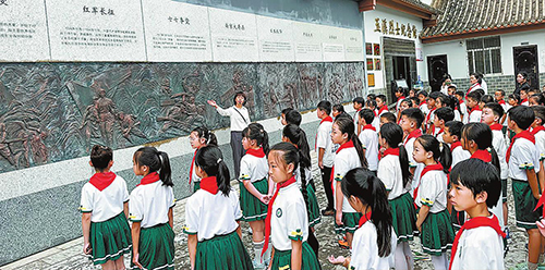 铭记抗日英烈 凝聚奋进力量.jpg