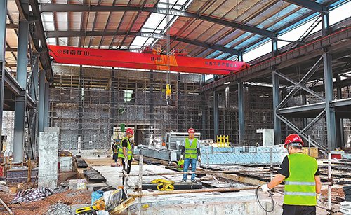 新平县重点项目建设跑出“加速度”.jpg
