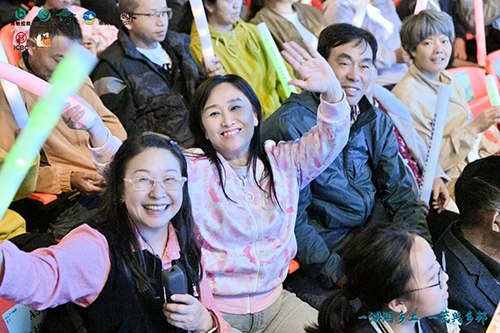 湖山伴欢笑！这场抚仙湖畔喜剧盛宴收获市民游客好评2.jpg