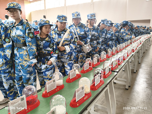 禁毒主题宣讲进校园.jpg