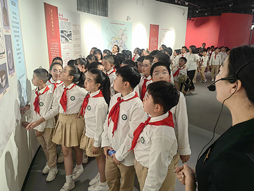 弘扬伟大长征精神 汲取奋进的智慧和力量.jpg 弘扬伟大长征精神 汲取奋进的智慧和力量.jpg