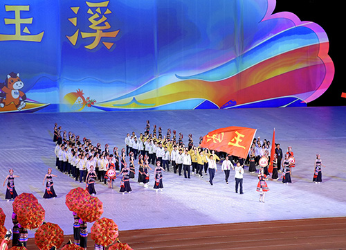 赛场逐梦展英姿 民族团结话共美.jpg